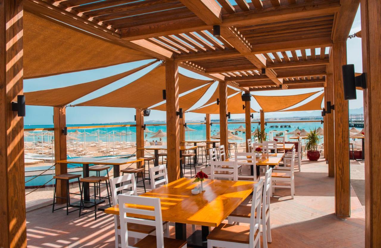 Pyramisa Beach Resort Sahl Hasheesh Hurghada Esterno foto The beach club at the Hilton Sharm El Sheikh
