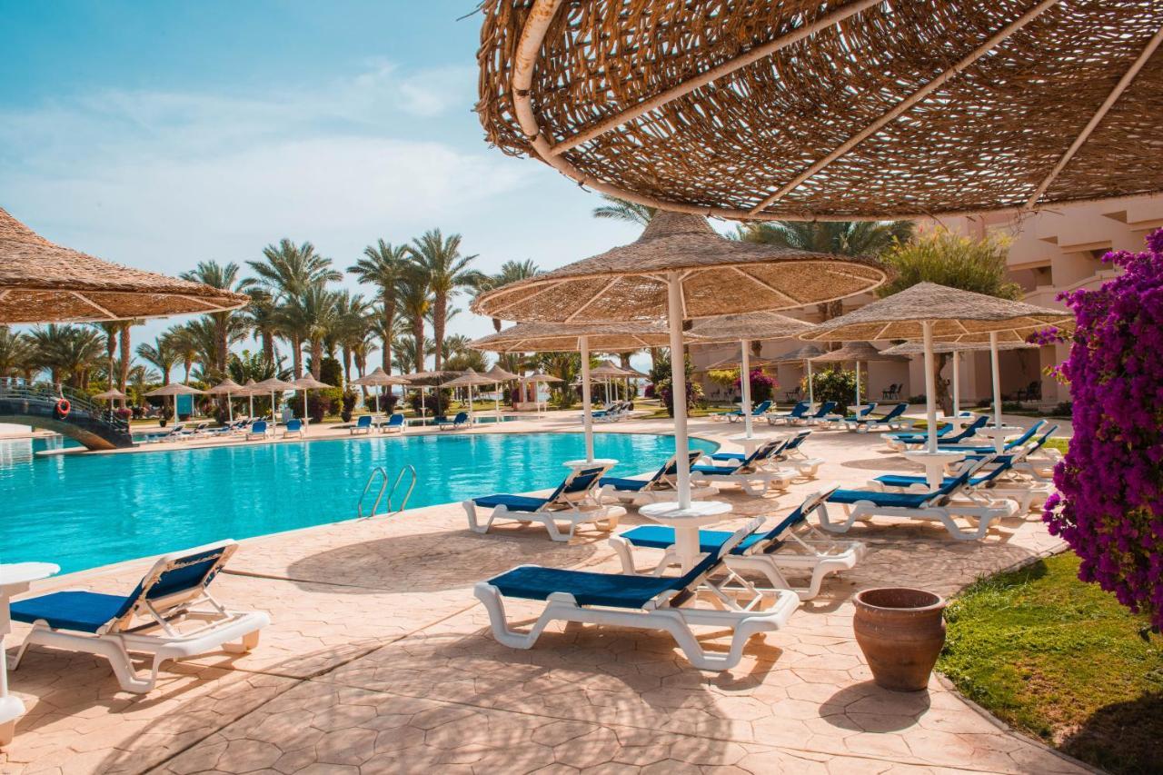 Pyramisa Beach Resort Sahl Hasheesh Hurghada Esterno foto Pool at the Hilton Luxor