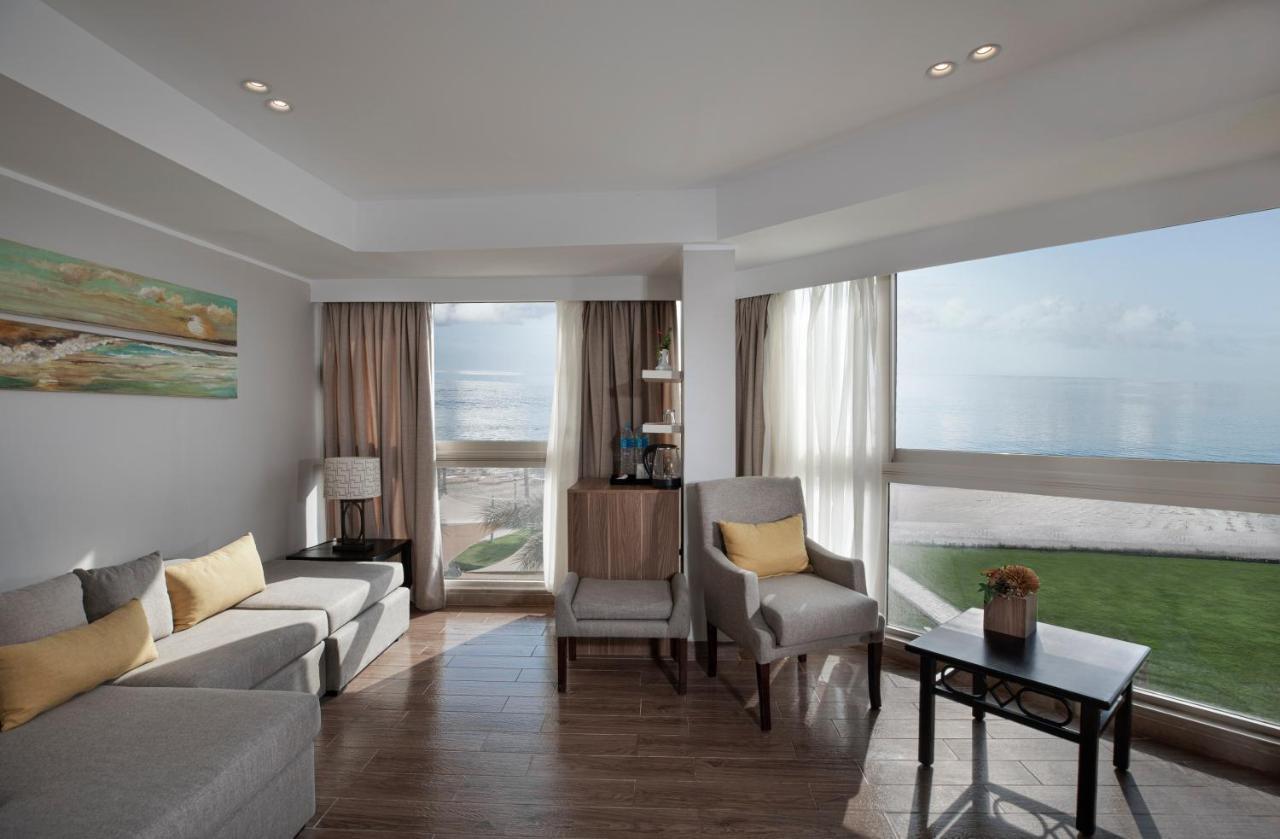 Pyramisa Beach Resort Sahl Hasheesh Hurghada Esterno foto A living room at the hotel