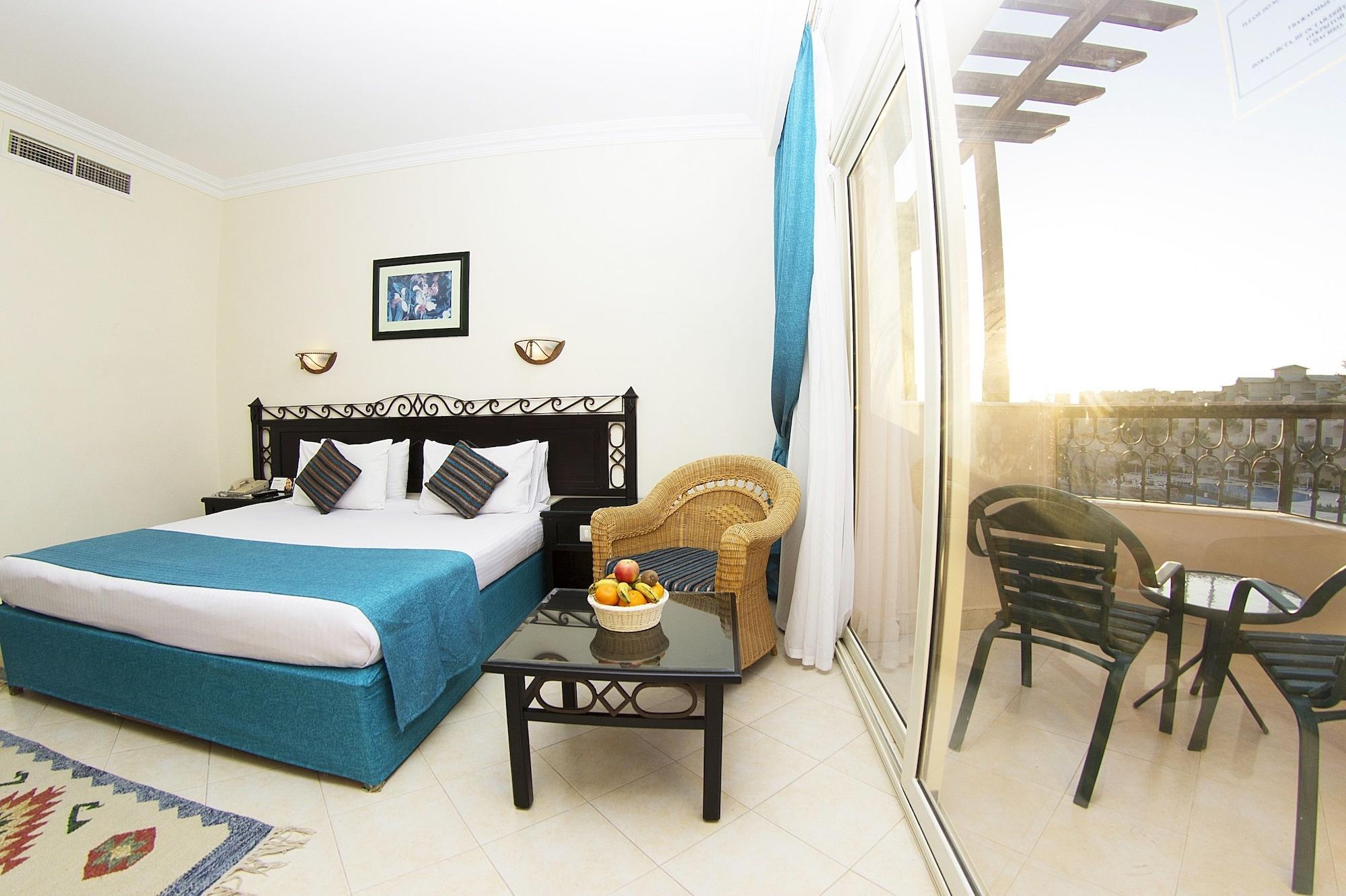 Pyramisa Beach Resort Sahl Hasheesh Hurghada Esterno foto A room at the hotel