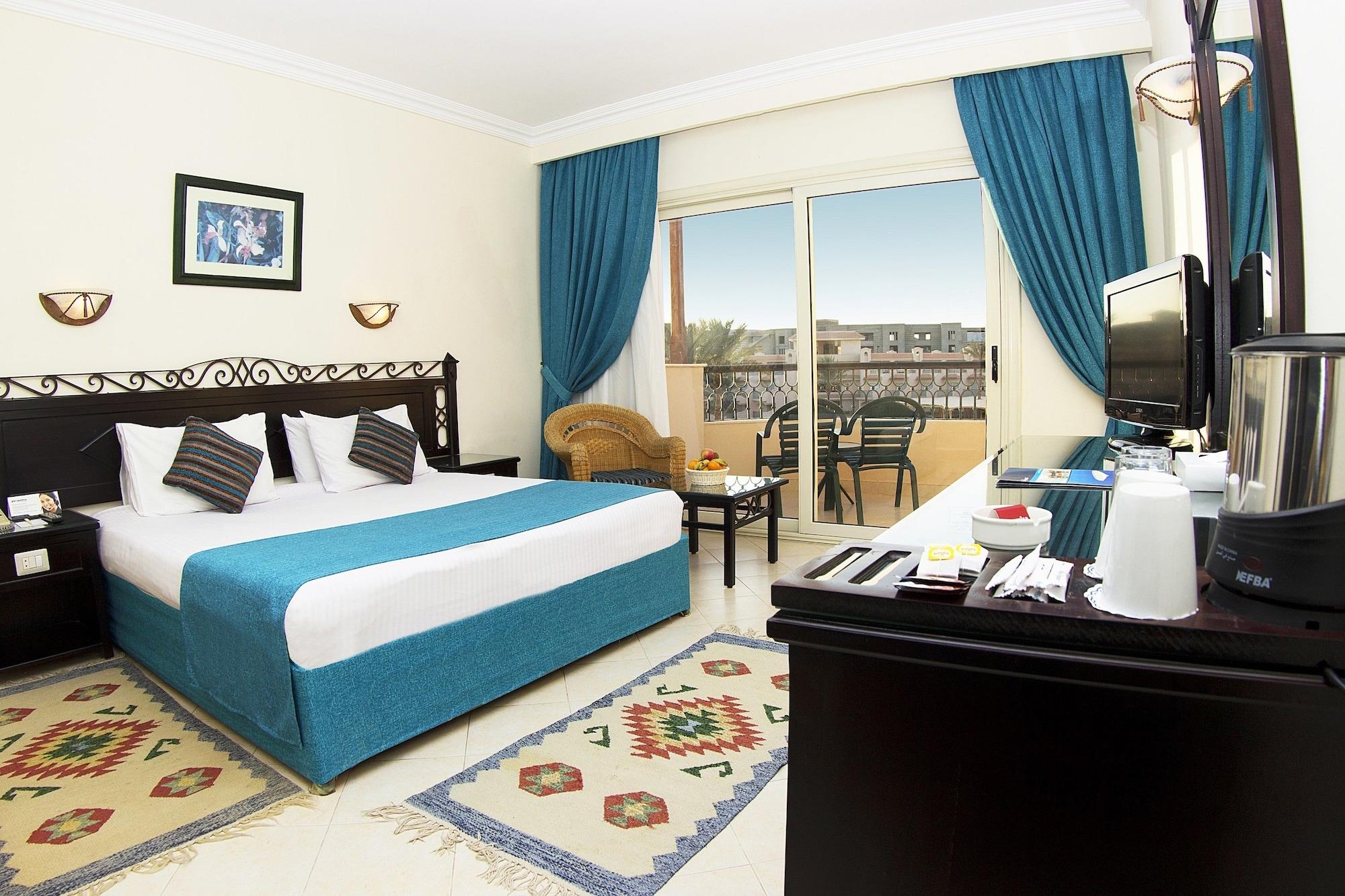 Pyramisa Beach Resort Sahl Hasheesh Hurghada Esterno foto A room at the hotel