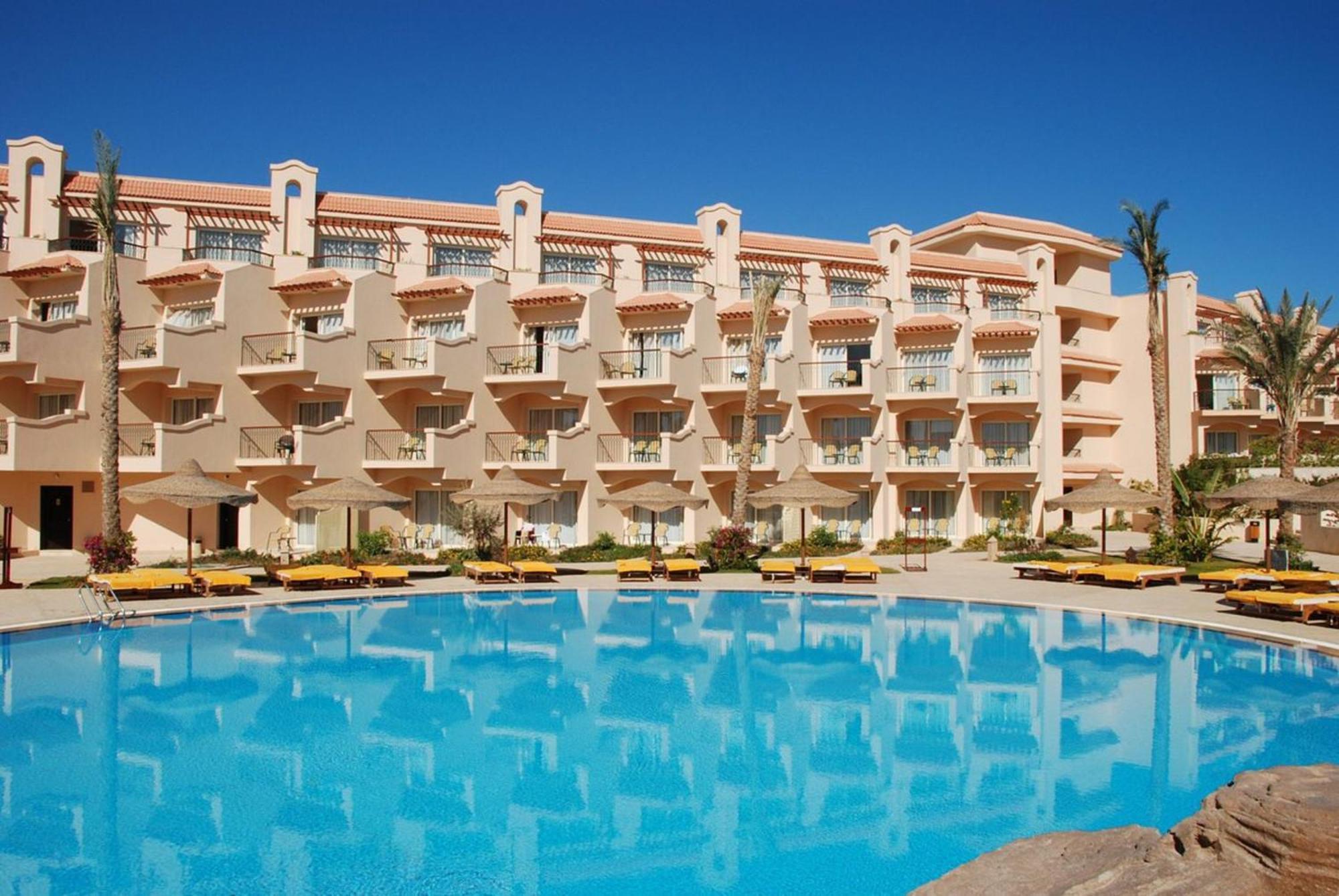 Pyramisa Beach Resort Sahl Hasheesh Hurghada Esterno foto The swimming pool at the Iberostar Grand Hotel del Mar