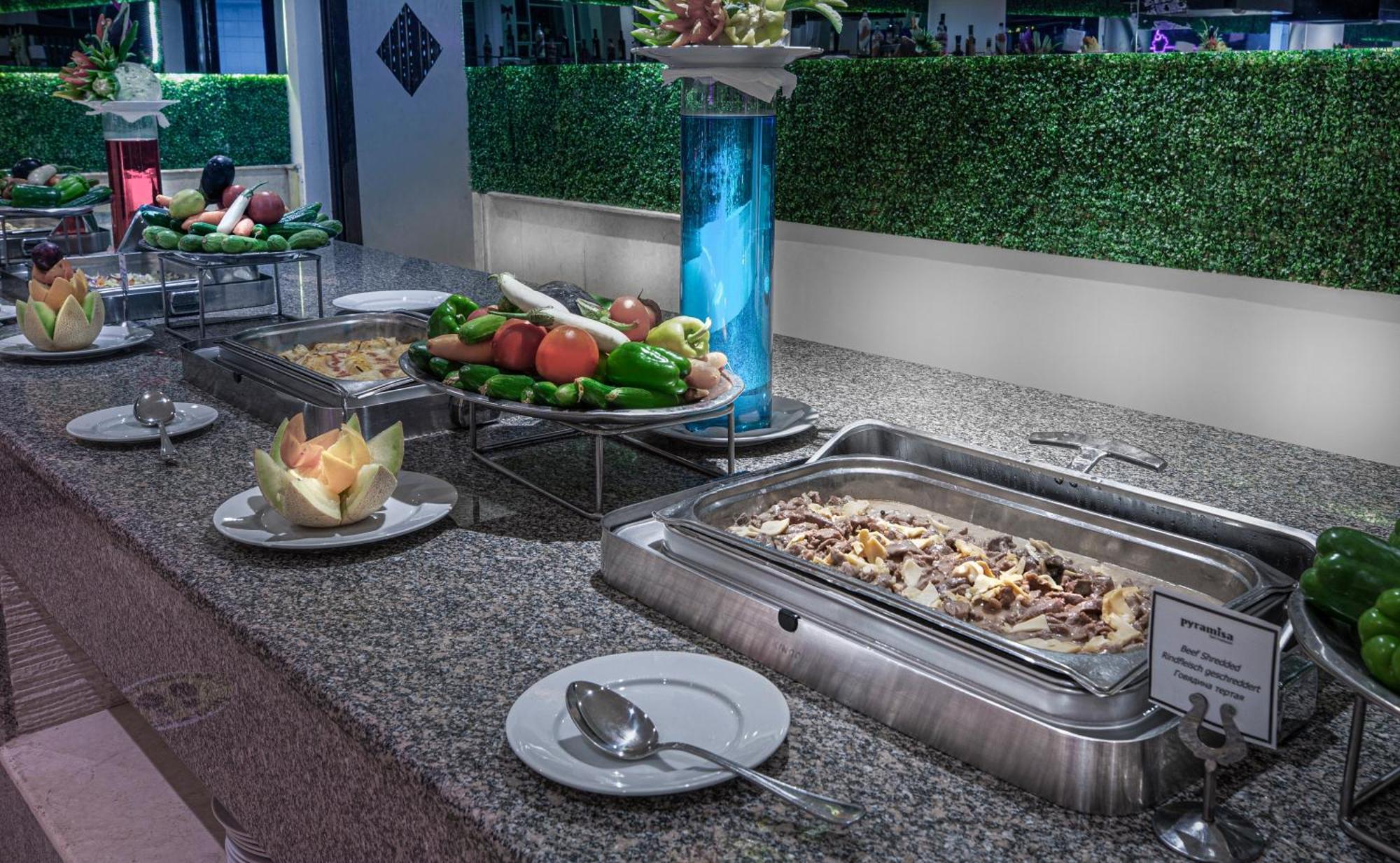 Pyramisa Beach Resort Sahl Hasheesh Hurghada Esterno foto A chafing dish