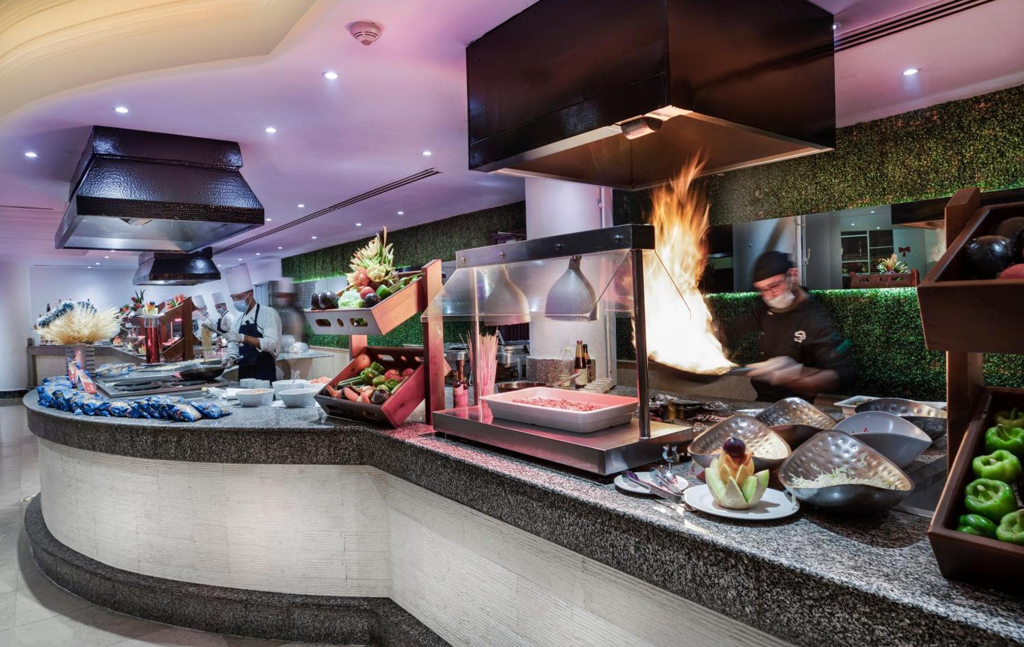 Pyramisa Beach Resort Sahl Hasheesh Hurghada Esterno foto Live kitchen