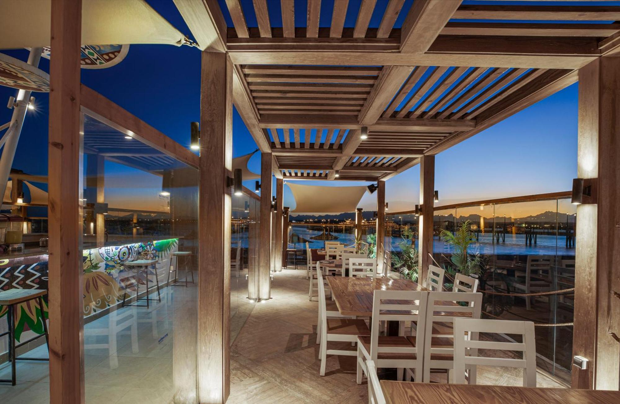 Pyramisa Beach Resort Sahl Hasheesh Hurghada Esterno foto The Deck