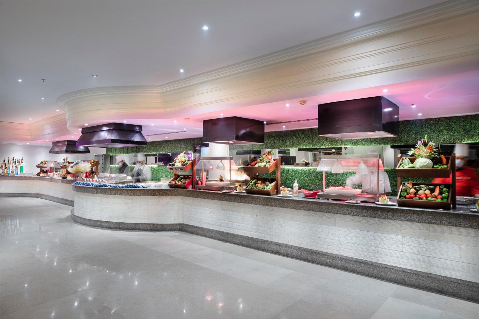 Pyramisa Beach Resort Sahl Hasheesh Hurghada Esterno foto The buffet at the hotel