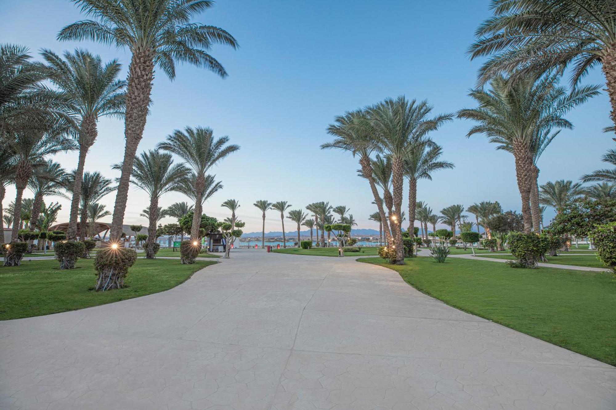 Pyramisa Beach Resort Sahl Hasheesh Hurghada Esterno foto The Dead Sea Promenade