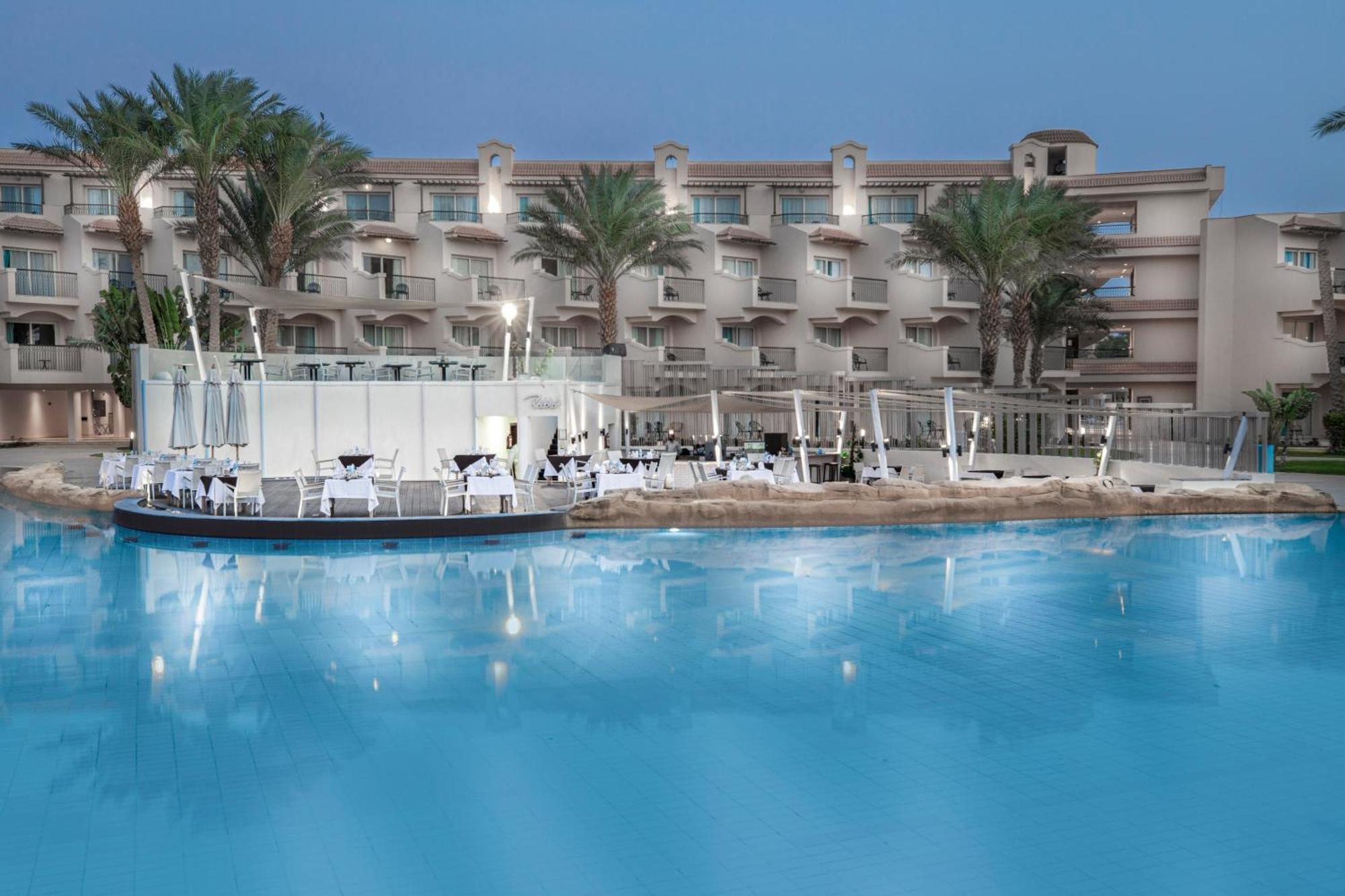 Pyramisa Beach Resort Sahl Hasheesh Hurghada Esterno foto The resort's main pool
