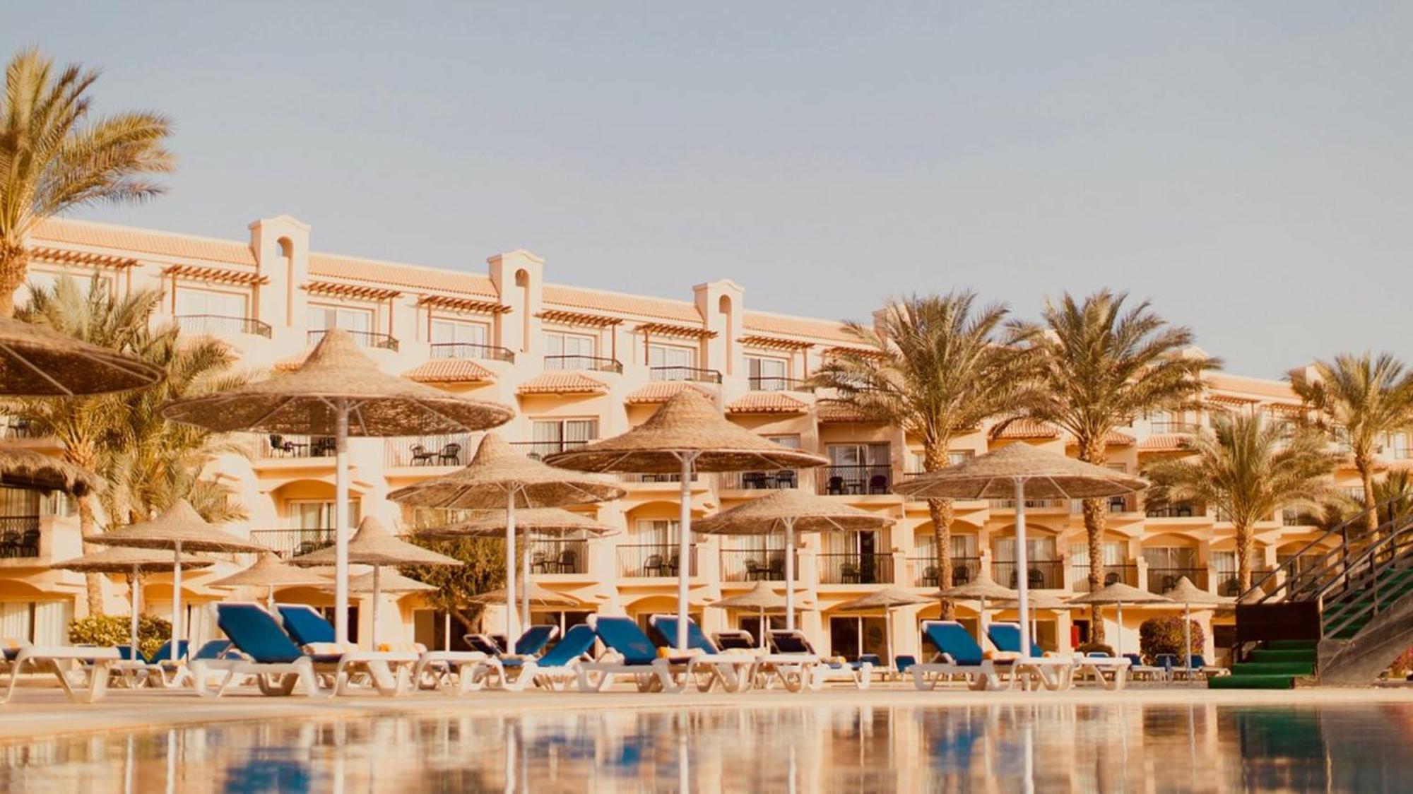 Pyramisa Beach Resort Sahl Hasheesh Hurghada Esterno foto The resort's pool