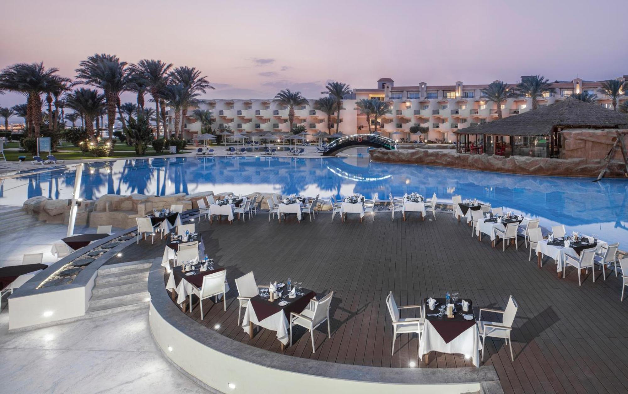 Pyramisa Beach Resort Sahl Hasheesh Hurghada Esterno foto The swimming pool at the Hilton Sharm El Sheikh