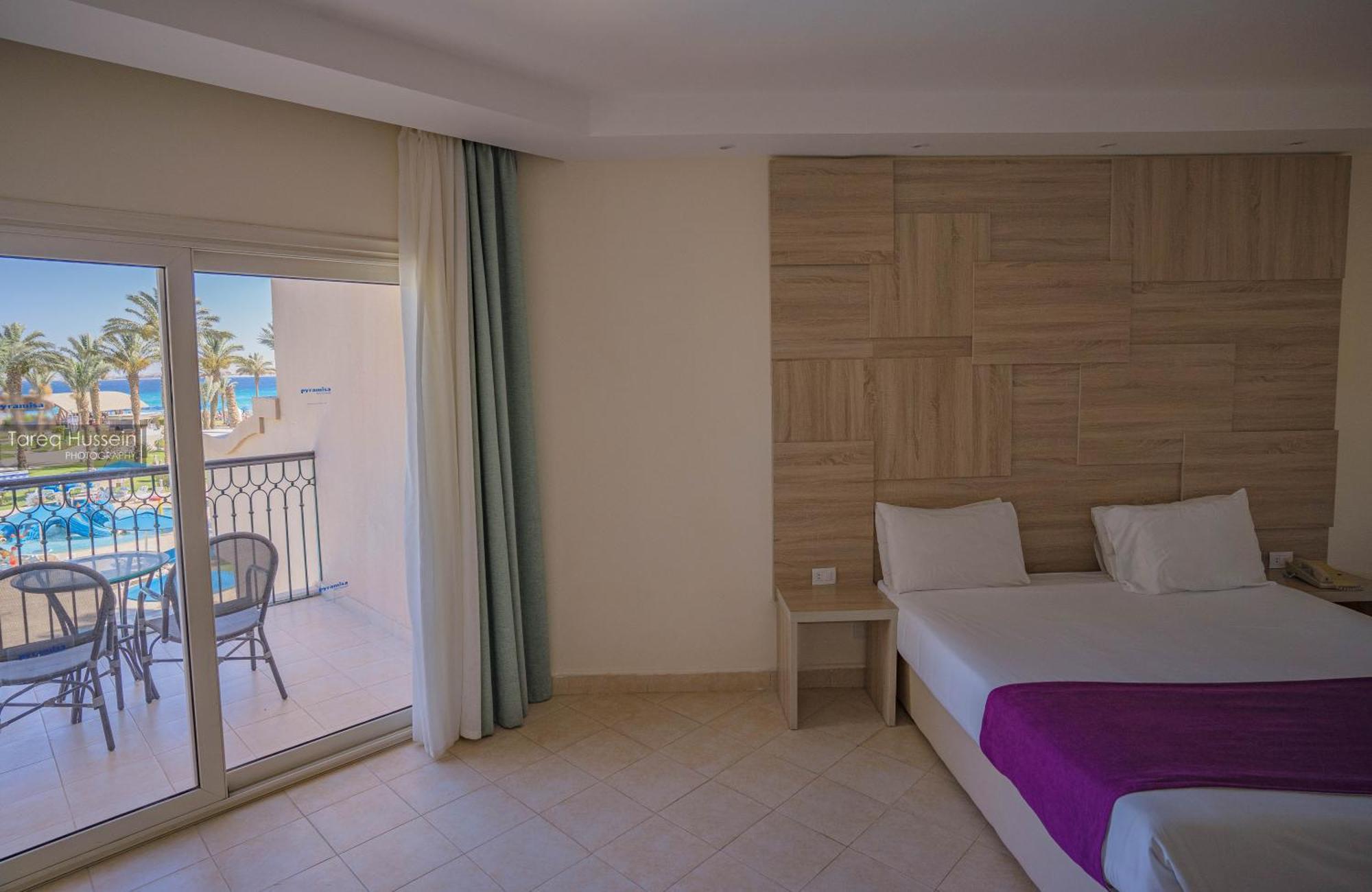 Pyramisa Beach Resort Sahl Hasheesh Hurghada Esterno foto A room at the hotel