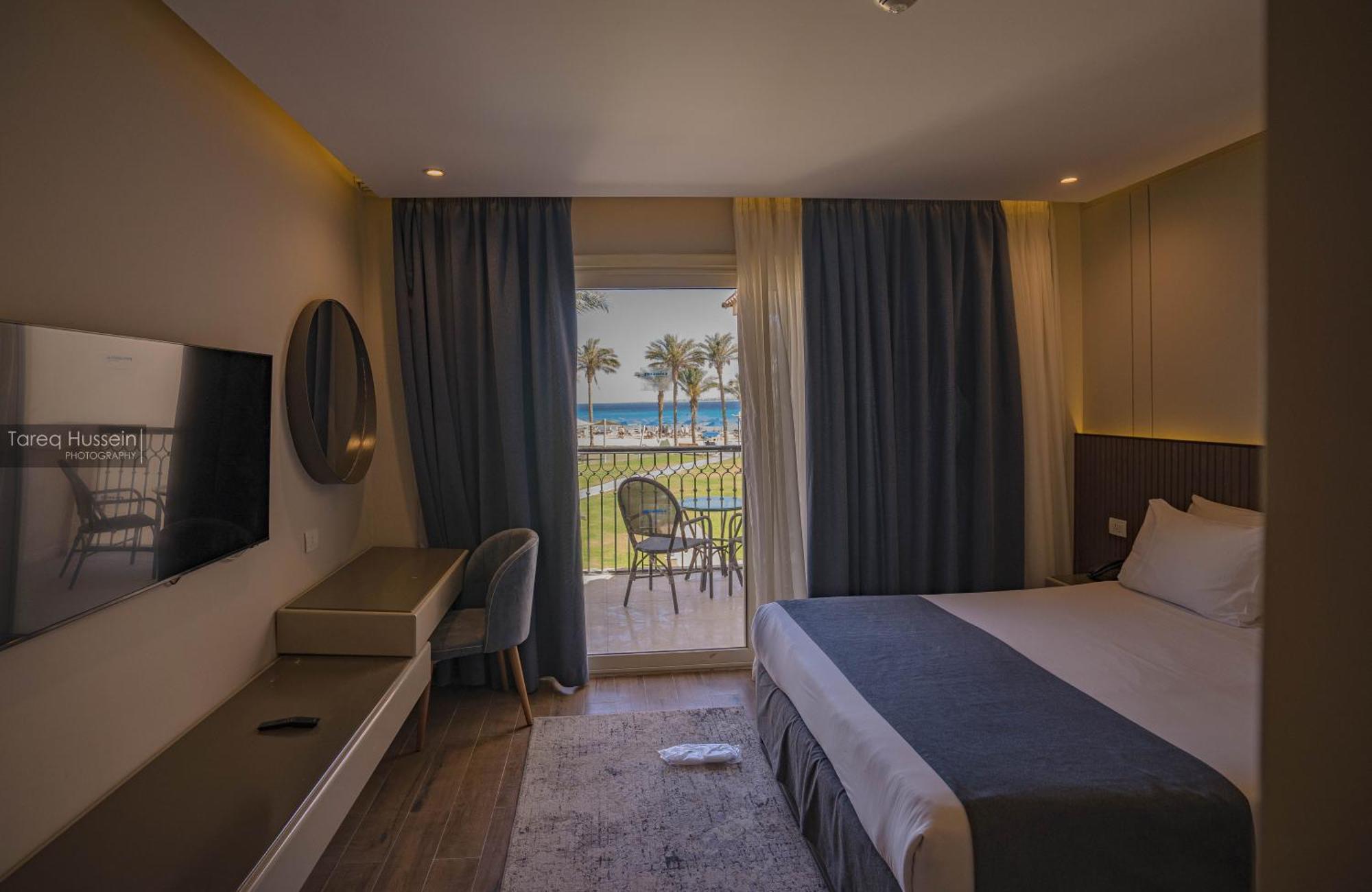 Pyramisa Beach Resort Sahl Hasheesh Hurghada Esterno foto A room at the hotel