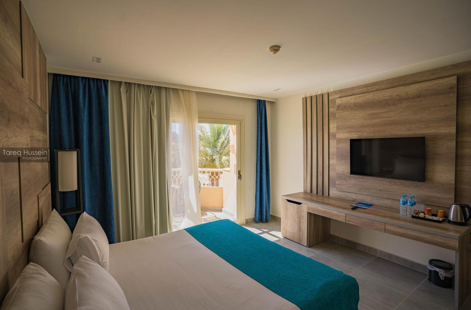 Pyramisa Beach Resort Sahl Hasheesh Hurghada Esterno foto A room at the Iberostar Grand Hotel Bávaro