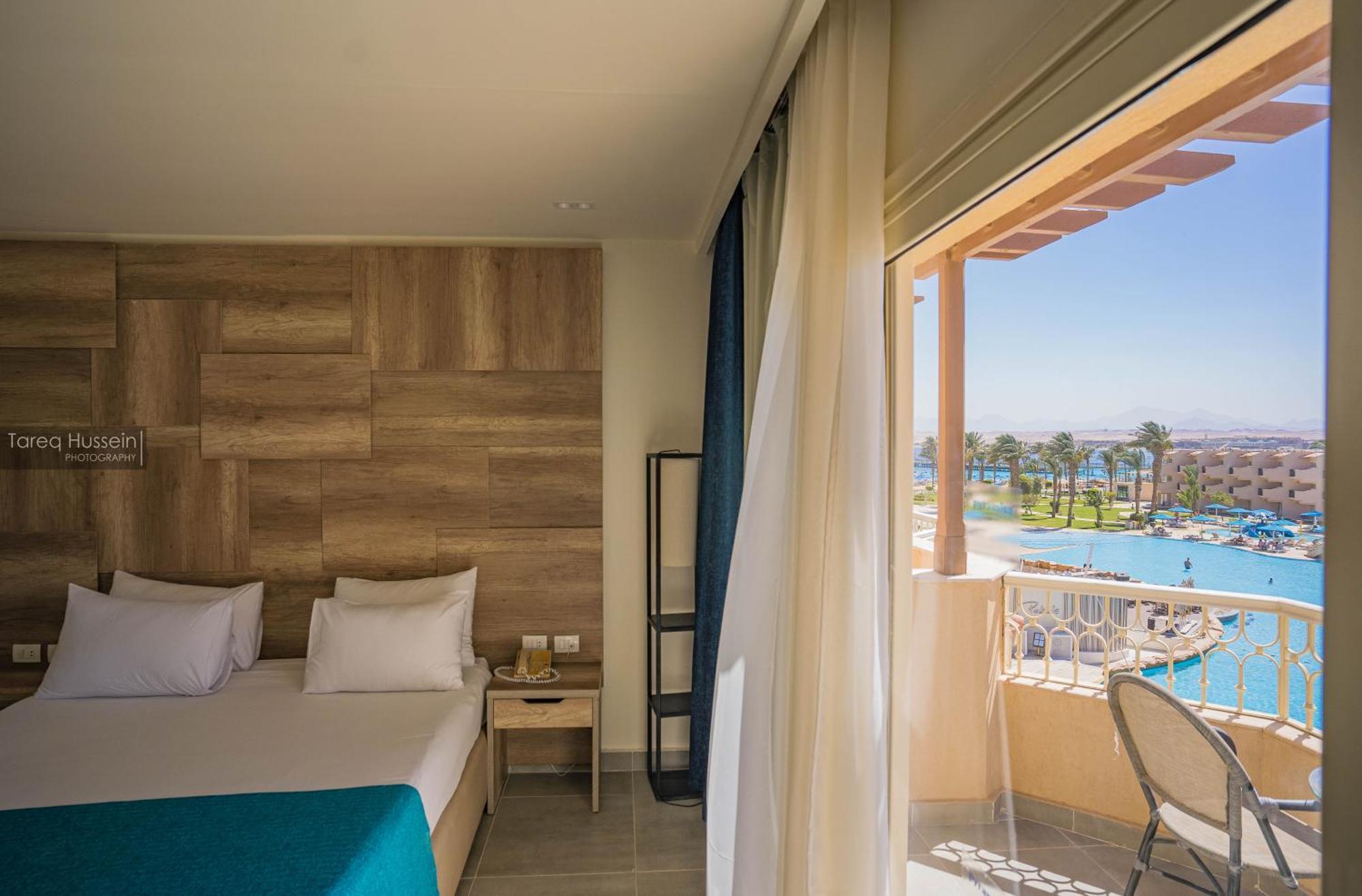 Pyramisa Beach Resort Sahl Hasheesh Hurghada Esterno foto A room at the hotel