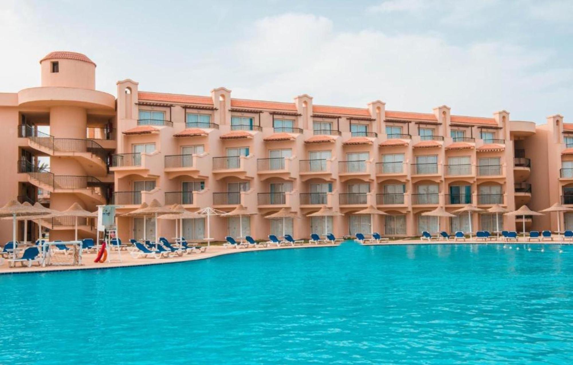 Pyramisa Beach Resort Sahl Hasheesh Hurghada Esterno foto The swimming pool at the hotel